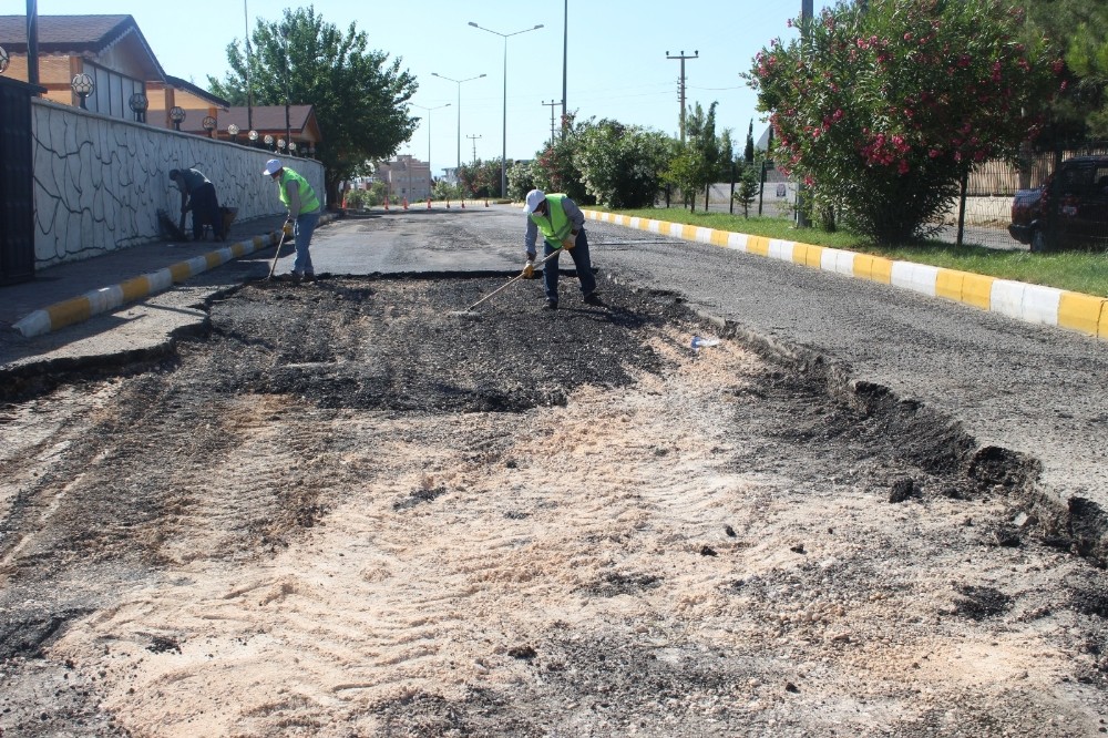 Kahta’da yol yapım çalışmaları aralıksız devam ediyor 