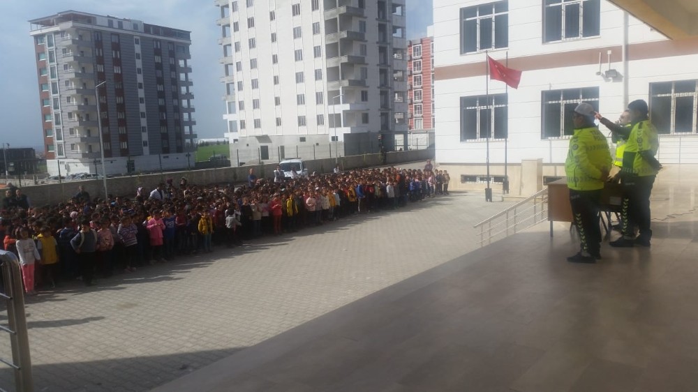 Kahta’daki öğrencilere trafik eğitimi verildi 