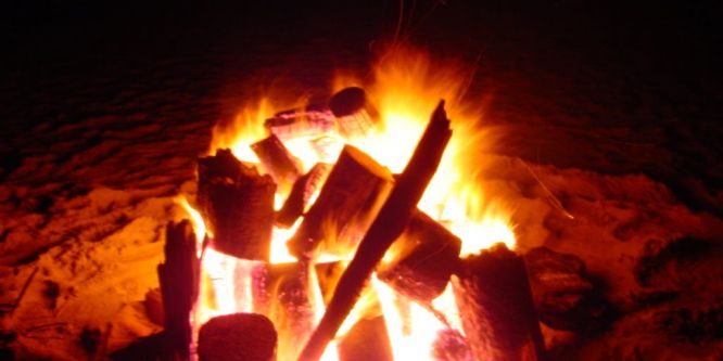 Ateşe tiner döktü, yüzünü yaktı