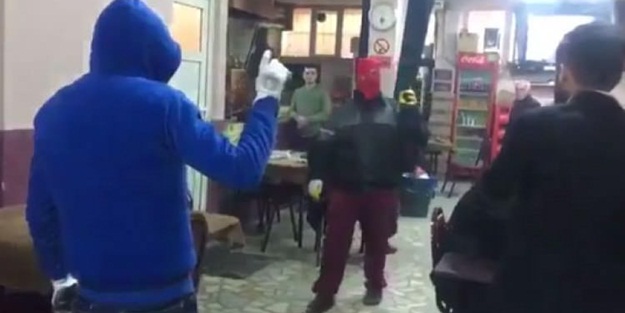 Kahvede, 'Evet' diyenleri tehdit edenler yakalandı!