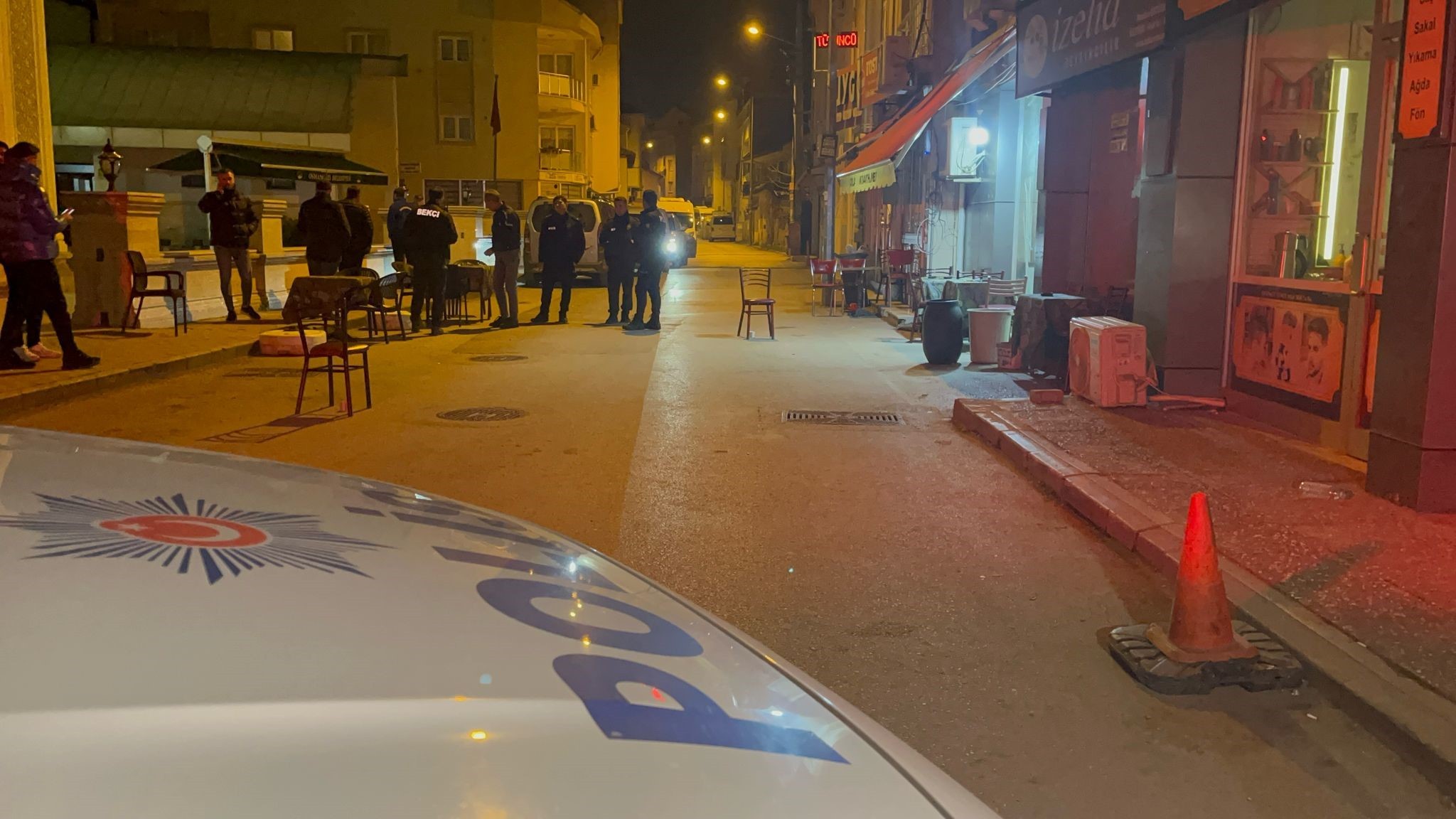 Kahvehaneye silahlı saldırı: Yaya olarak geldiler, ateş edip koşarak kaçtılar