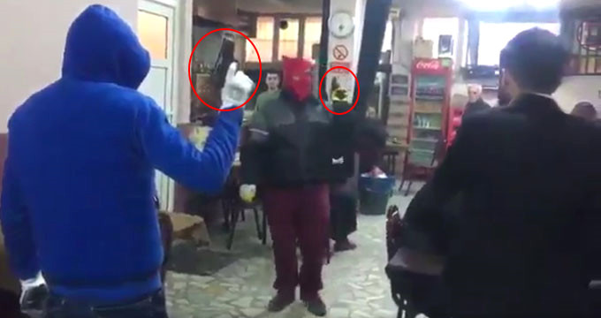 Kahvehaneyi basıp 'evet' oyu verecekleri ölümle tehdit ettiler!