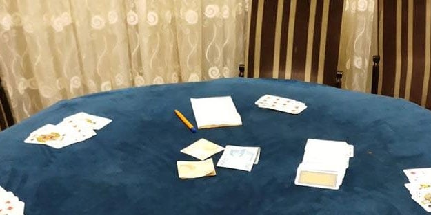 Kahvehaneyi eve taşıdılar! Polis affetmedi