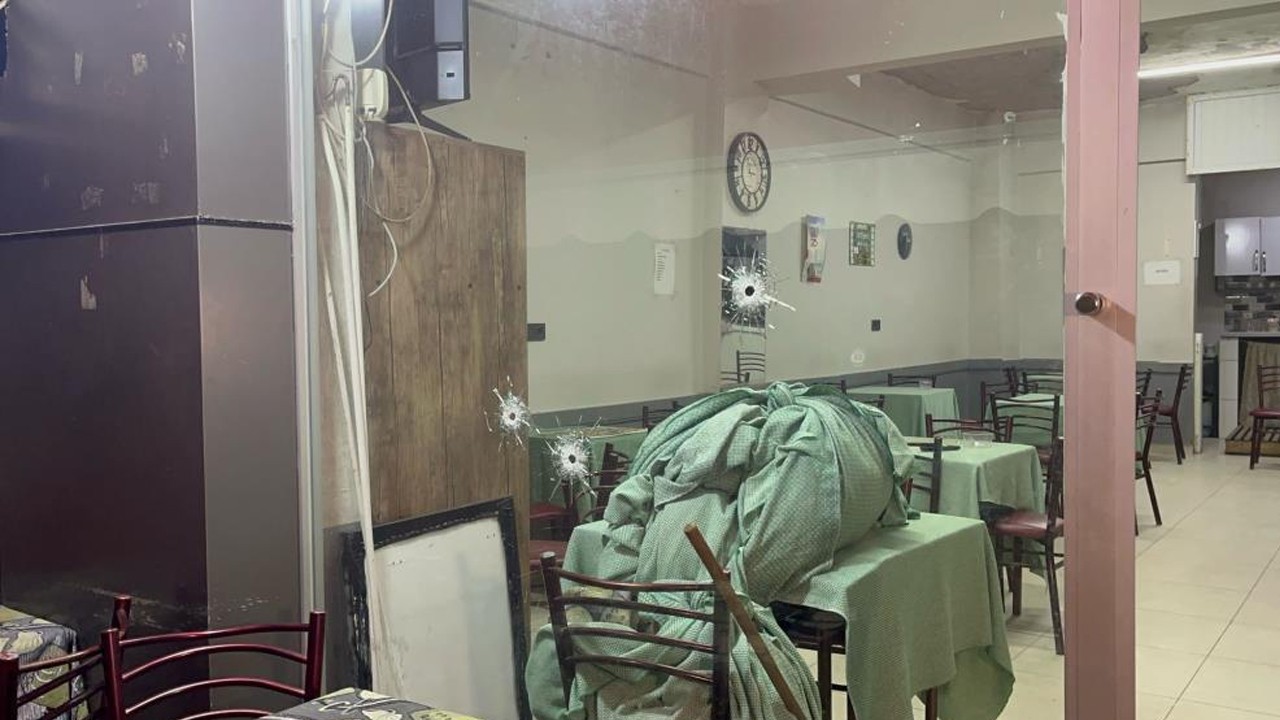 Kahvehaneyi kurşuna dizdiler! Ateş edip koşarak kaçtılar