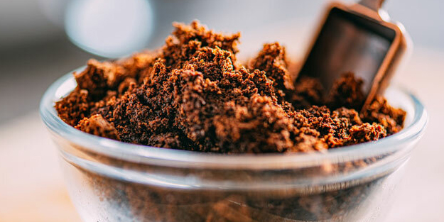 Kahvenin hiç bilmediğiniz kullanım alanları | Kahveyi ıslatıp saçınıza sürerseniz bakın ne oluyor!