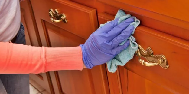 Kahveyi ıslatıp mobilyalara sürerseniz bakın ne oluyor