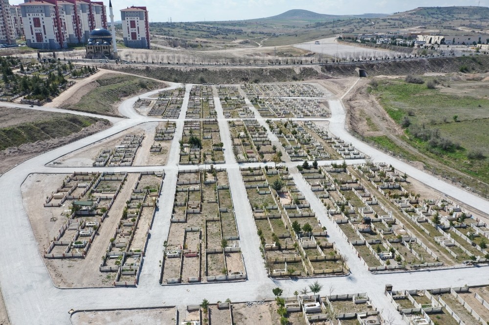 Kaldırım ve Taşlıbel mezarlıklarına yeni kapı yapılıyor 