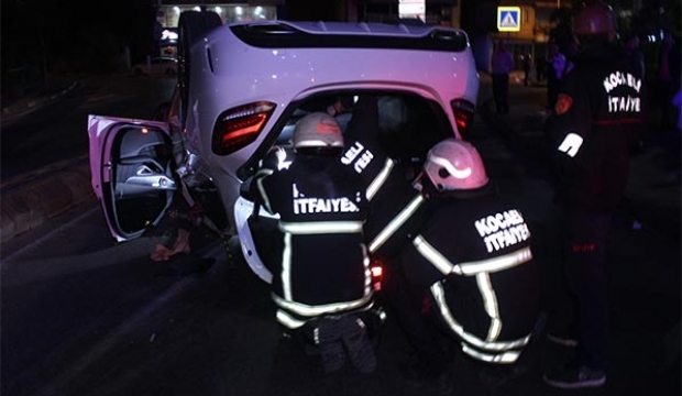 Kaldırıma çarpan lüks otomobil takla attı! 4 kişi yaralı