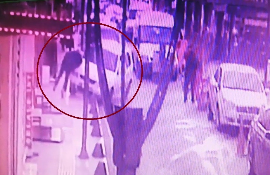 Kaldırımda beklerken ölümden döndü 