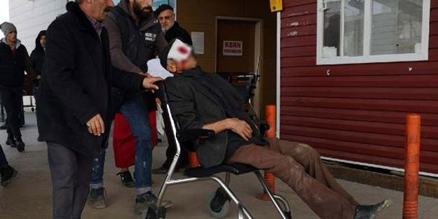 Kaldırımda düşen kişi kanlar içinde kaldı