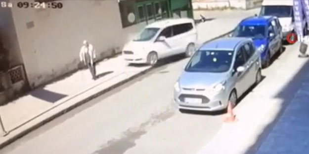 Kaldırımda yürürken ezildi! Feci ölüm