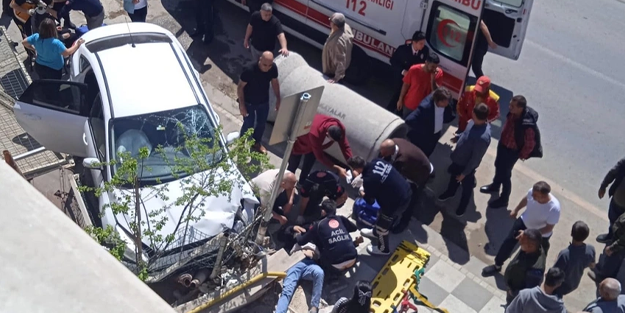 Kaldırımda yürürken otomobil çarptı, öldü!