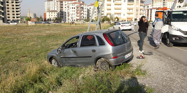 Kaldırımda yürüyen yaşlı çifte çarptı: 1 ölü, 2 yaralı
