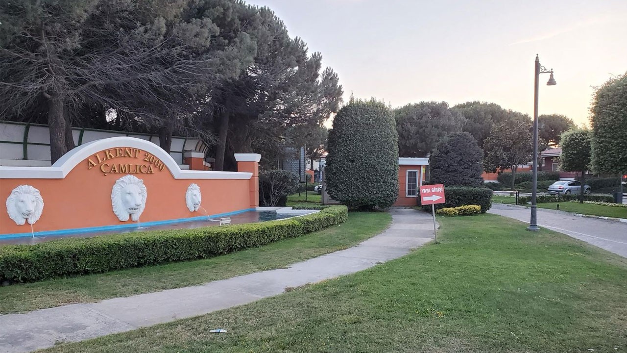 Kaldırımı İşgal Eden Kaçak Kulübeler 10 Yıldır Yıkılmıyor "Kaç yayanın ölmesi bekleniyor?"