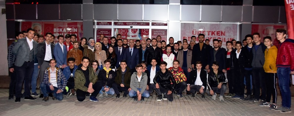 Kale; “Gençler, geleceğimizdir” 