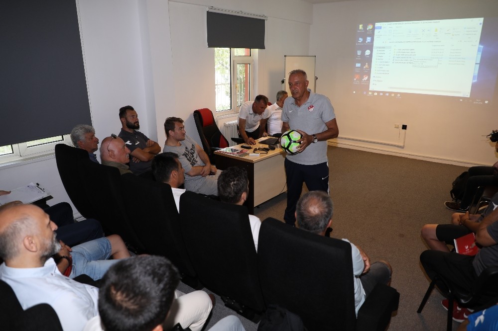 “Kaleci Eğitim Semineri ve Kaleci Kampı” başladı 