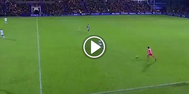 Kaleci orta sahadan avladı! İşte o anlar...