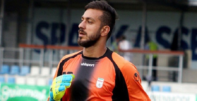 Kaleci Sünger Bob pantolonu giydiği için 6 ay futboldan men edildi