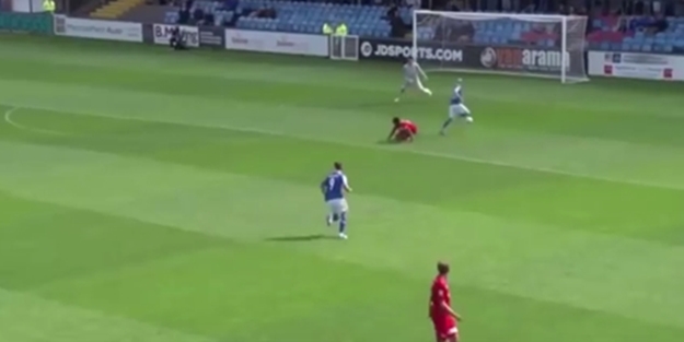 Kalecinin inanılmaz hatası! - VIDEO