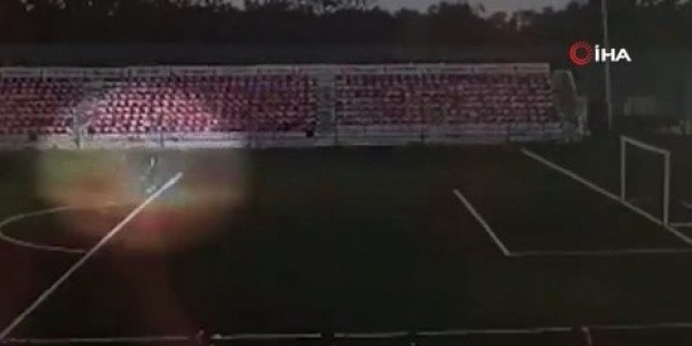 Kalecinin üzerine antrenman sırasında yıldırım düştü