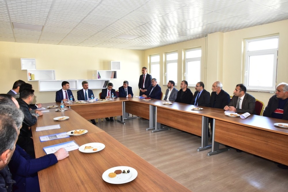 Kale’de muhtarlarla toplantı düzenlendi 