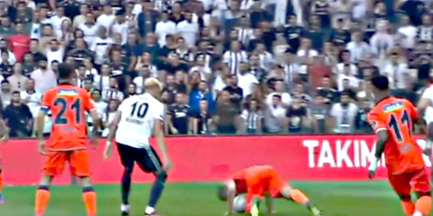Kalesine gelen ilk şutla mağlup olan Beşiktaş'ı VAR da sevmiyor!