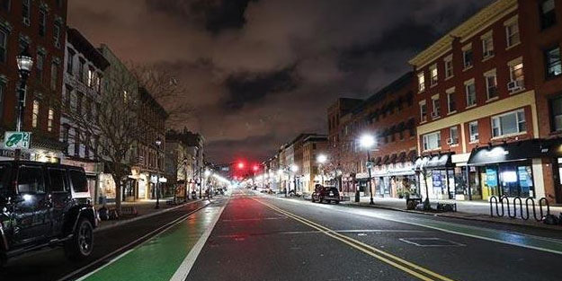 Kaliforniya'da sokağa çıkma yasığı ilan edildi