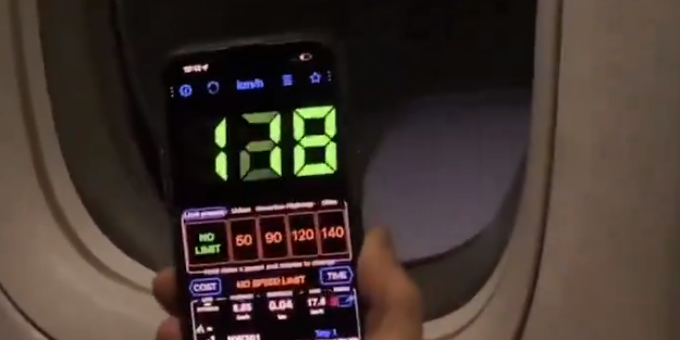 Kalkışta ne kadar hızlanıyor? Uçağın hızını telefonla ölçtü