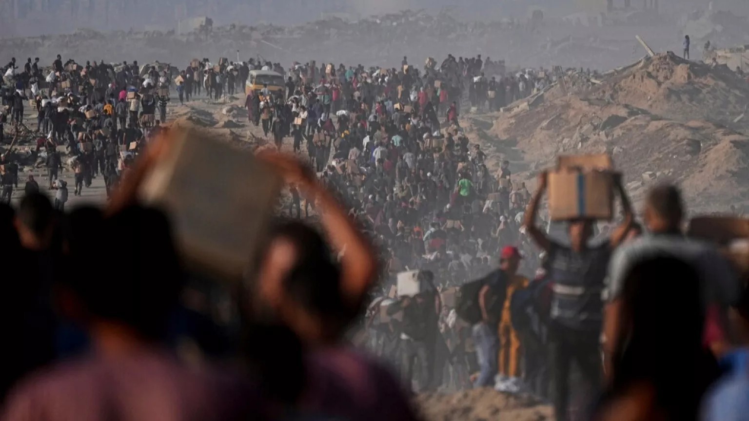 Kalleş İsrail, Filistinlilere savaş gemileriyle saldırdı