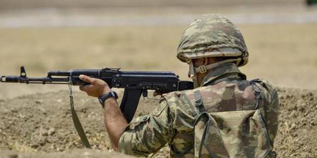 Kalleşler! Ermeni askerleri Azerbaycanlı askeri süngüyle yaraladı