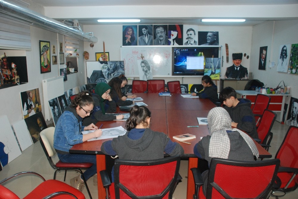 Kalorifer dairesi, sanat atölyesi oldu 