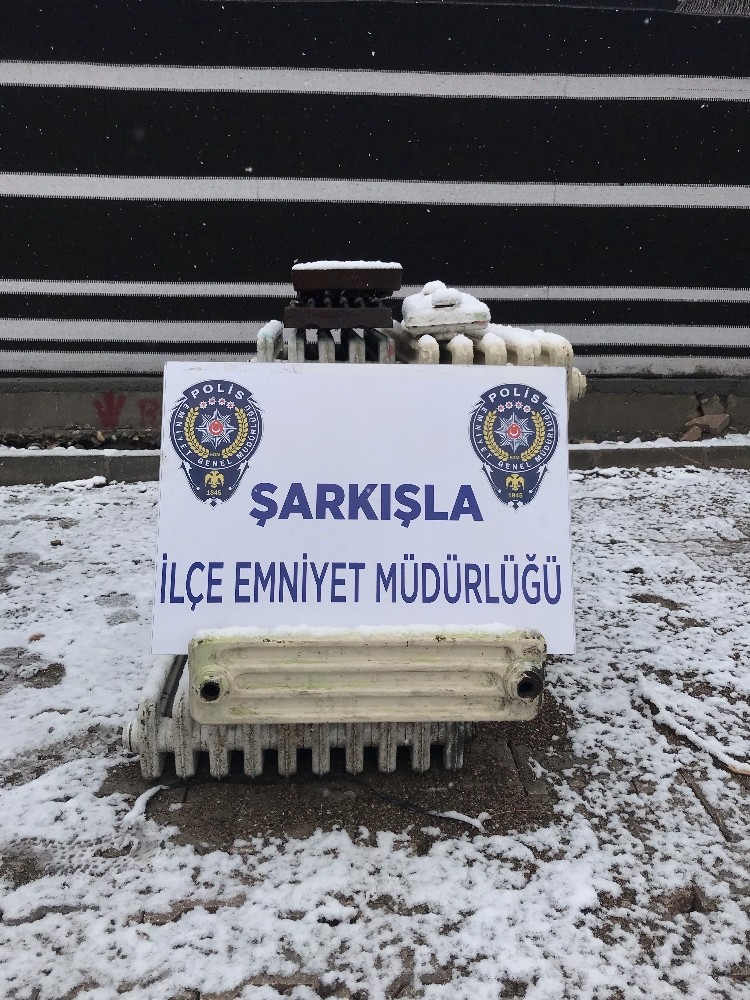 kalorifer ve kalorifer peteği çalan hırsızlar yakalandı 