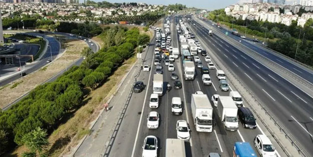 Kalp krizi geçiren sürücü zincirleme kazaya sebep oldu