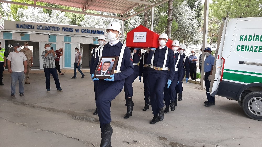 Kalp krizi geçiren Uzman Çavuş Kadirli’de toprağa verildi 