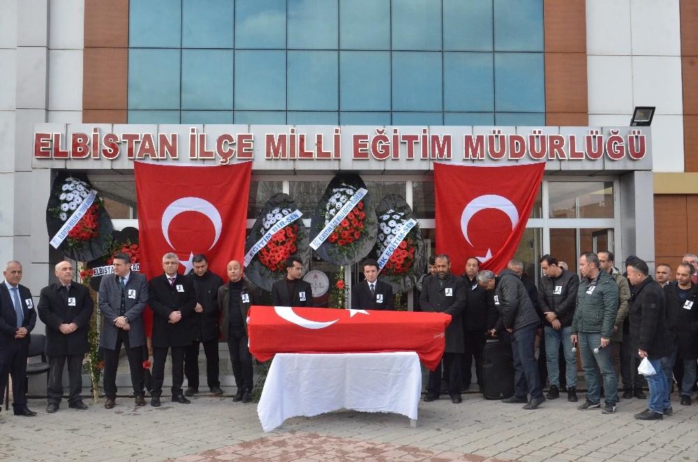 Kalp krizi sonucu hayatını kaybeden öğretmene hüzünlü veda 