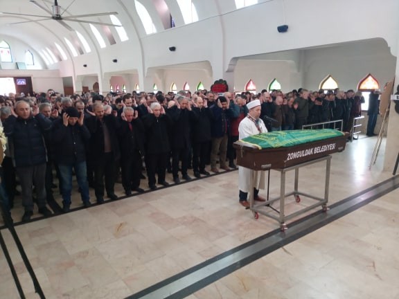 Kalp krizinden ölen adam son yolculuğuna uğurlandı 