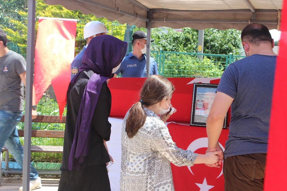 Kalp krizinden ölen komiser yardımcısı son yolculuğuna uğurlandı 