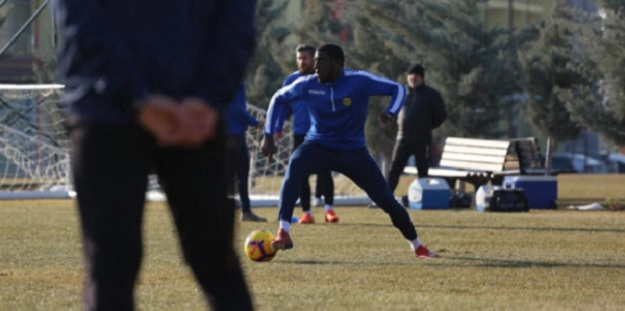 Kamara antrenmanlara başladı