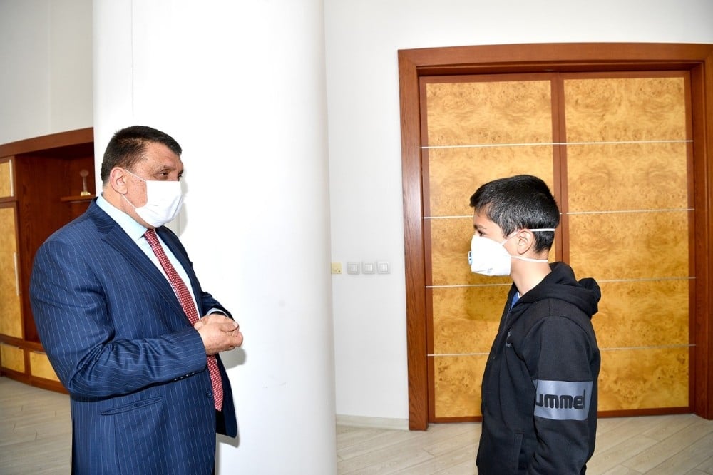 Kampanyaya burs parasını bağışladı 