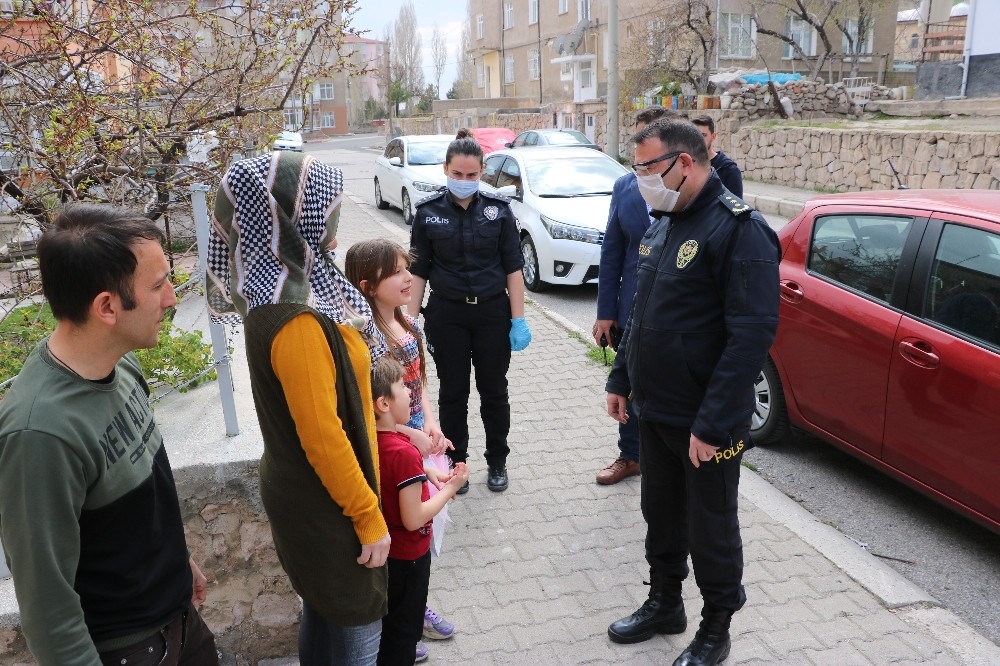 Kampanyaya destek veren Elif’e akıllı saat hediye edildi 