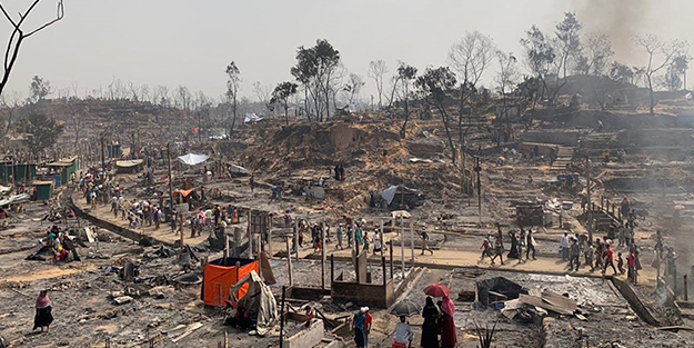 Kampta çıkan yangında binlerce Arakanlı Müslüman evsiz kaldı!