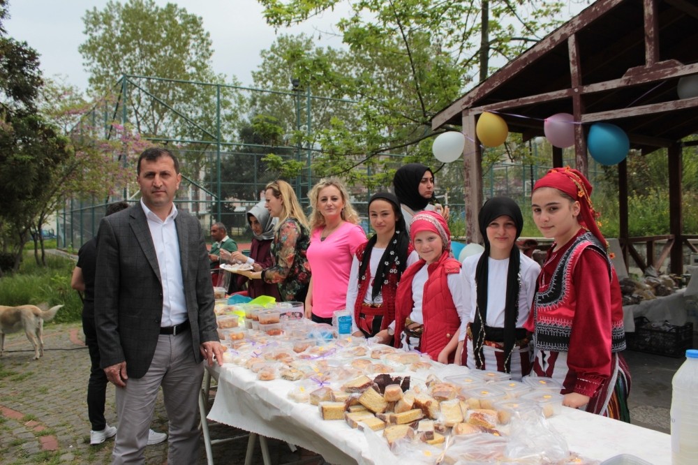 Kampüste köy pazarı kuruldu 