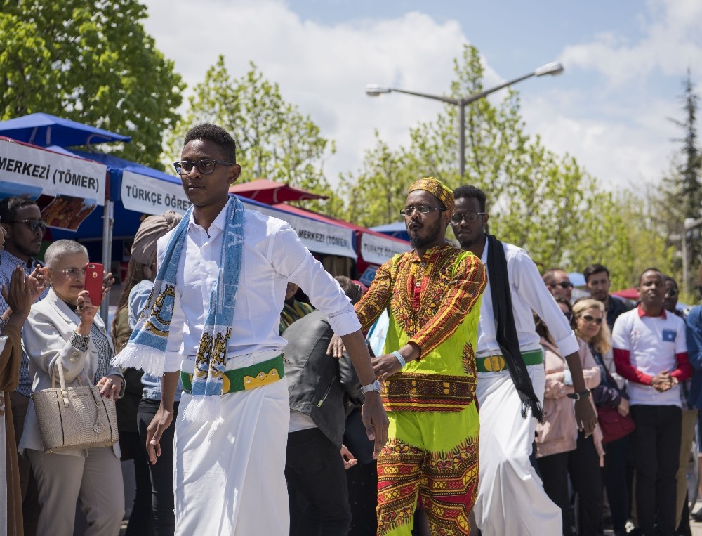 Kampüste şenlik var 