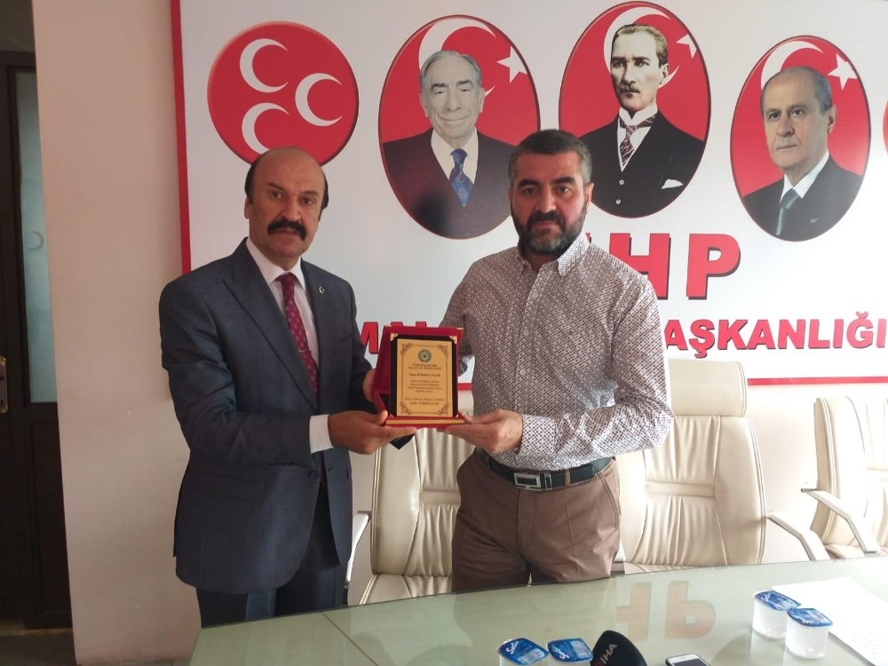 Kamu-Sen’den MHP’ye teşekkür plaketi 