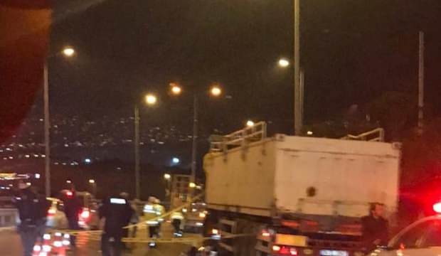 Kamyon altında kalan motosikletli sürücü hayatını kaybetti
