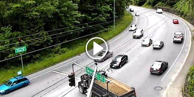 Kamyon dehşet saçtı!