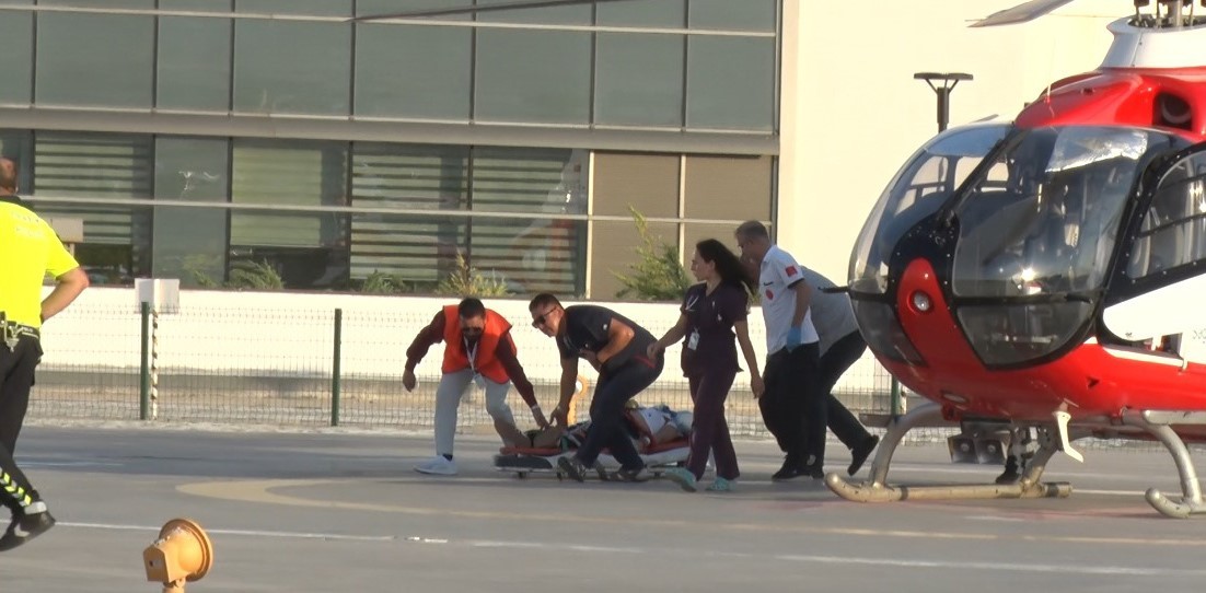 Kamyon ile otomobil çarpıştı: 2 polis yaralı