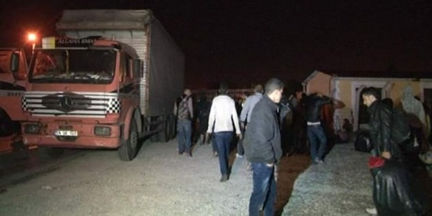 Kamyon kasasında 200 sığınmacı yakalandı