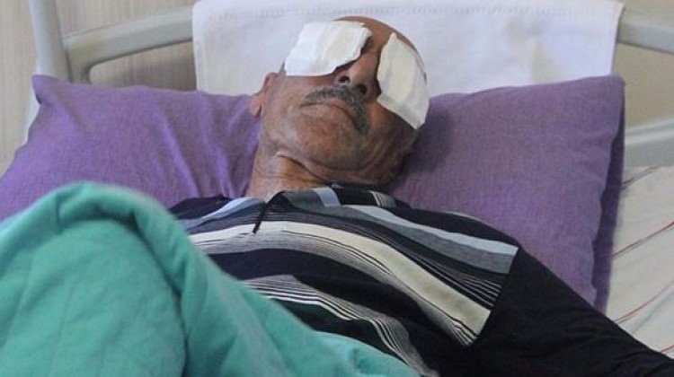 Kamyonet kasasında yaşlı adamın iki gözünü oydu!
