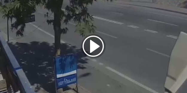 Kamyon kazası kameraya yansıdı